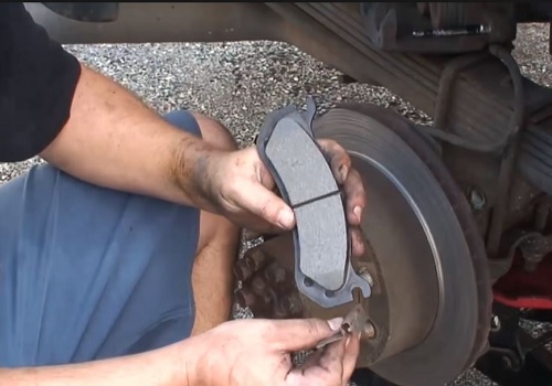 Top Best Brake Pads For Silverado 1500 & 2500 HD